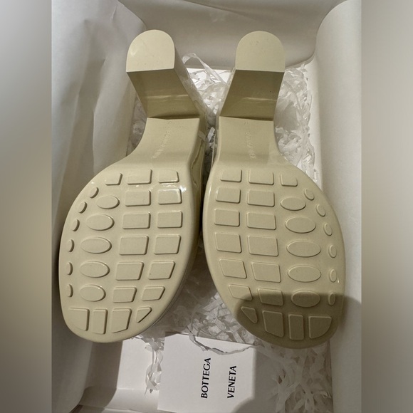 BOTTEGA VENETA
Beige Rubber Heeled Sandals - Picture 8 of 13
